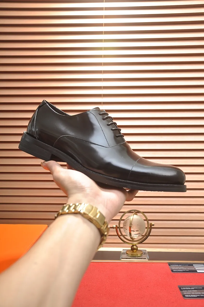Men's shoes💰460💶[HERMES] (sheepskin lining)🍀Italian top luxury🍀He does not pursue novel styles and gorgeous colors, but attracts the favor of successful men with his flawless, elegant and classic style! This very, very comfortable, simple and stable style makes it easy to match any style! The pattern is absolutely 1:1 refined from the original case, and we strive for excellence in materials, imported cowhide + sheepskin lining💪💪💪extraordinary texture👍! .Black Brown Size: 38-45 (45 customized)